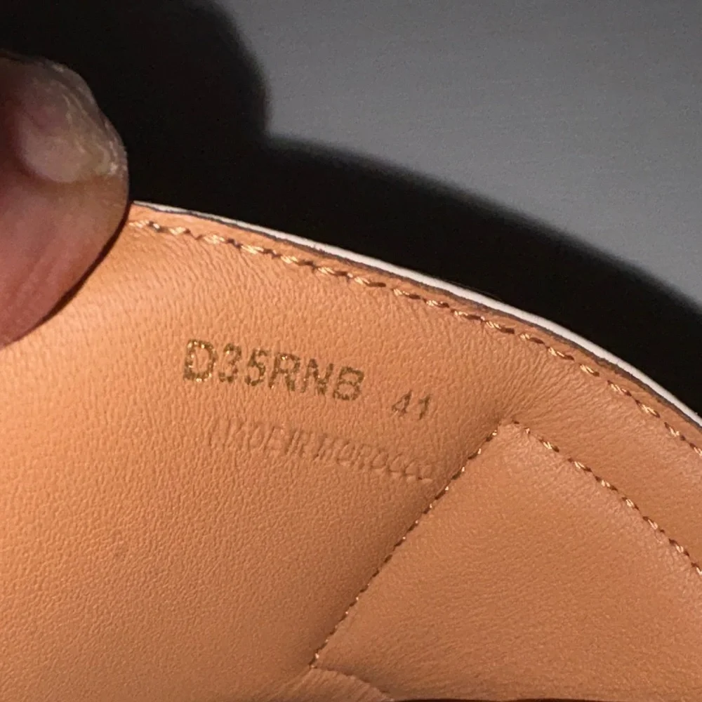 Womens Italian leather Sandals block heel| Gold Accent buckles.like new Size 10 - Picture 9 of 9